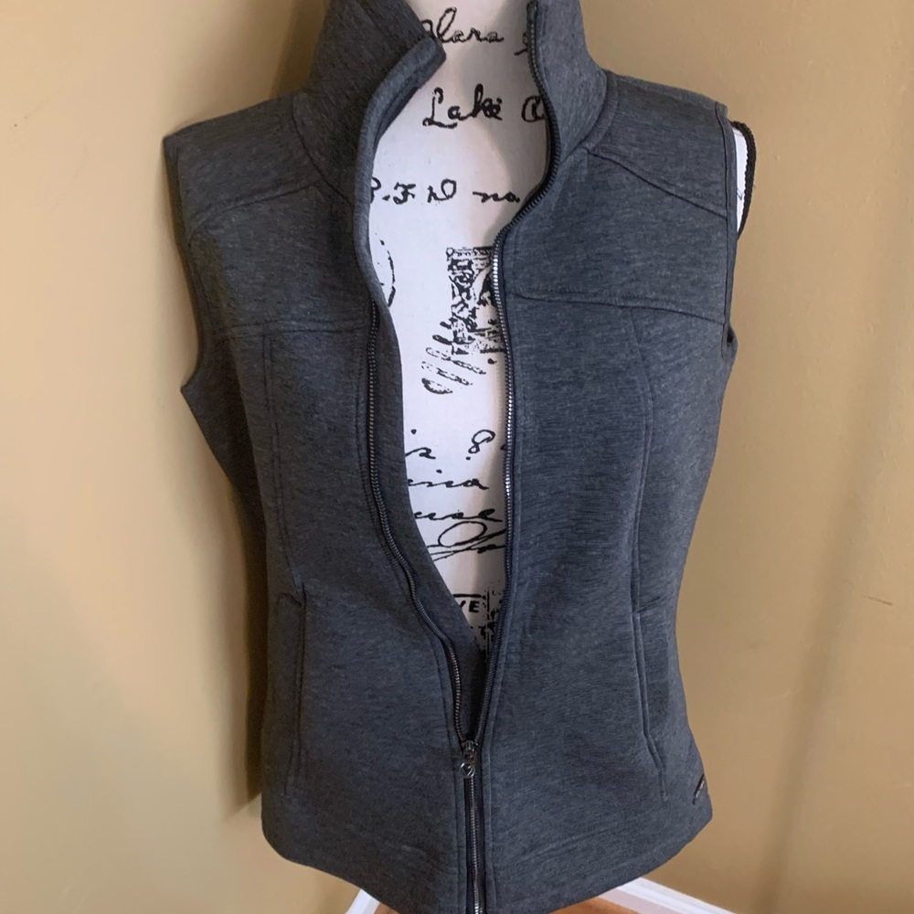 Betsy Johnson Grey performance vest Large